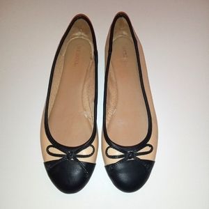 Tan and Black Structured Ballet Flats 8